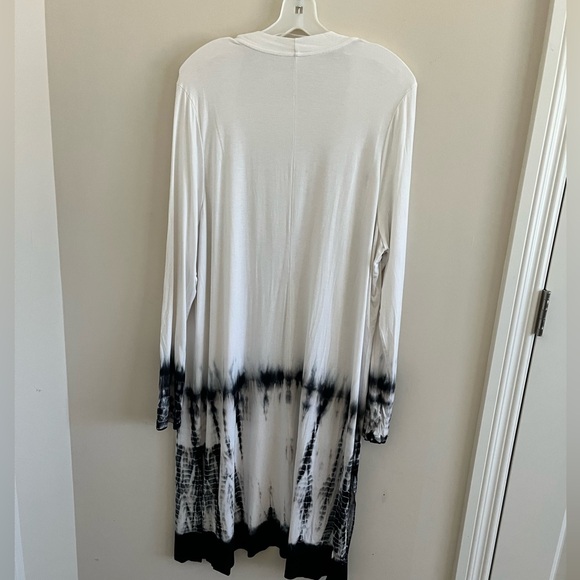 Lane Bryant white & black over-piece - Picture 3 of 4